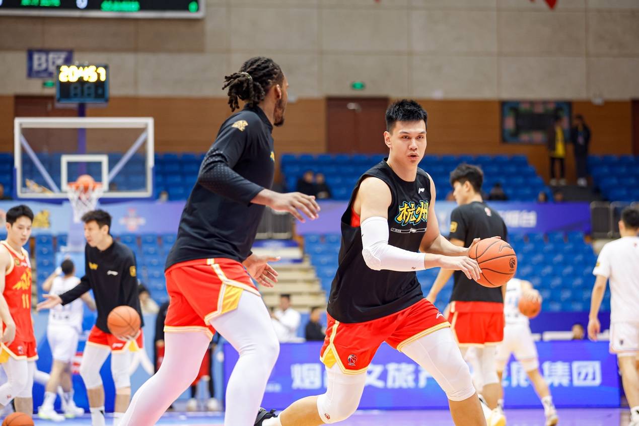 xingkong app-包含转折点！新疆广汇队长鼓劲；欧超杯赛前攻防权衡；气氛紧张；资深球员宣示担当的词条-xingkong app